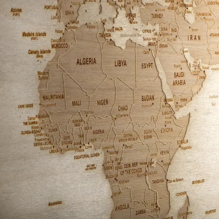 The World. Świat mapa grawerowany obraz w drewnie