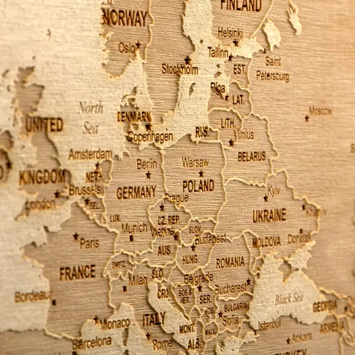The World. Świat mapa grawerowany obraz w drewnie